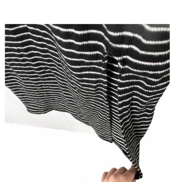 STRIPED BLACK AND WHITE SWEATER DRESS SIZE SMALL - Picture 4 of 5